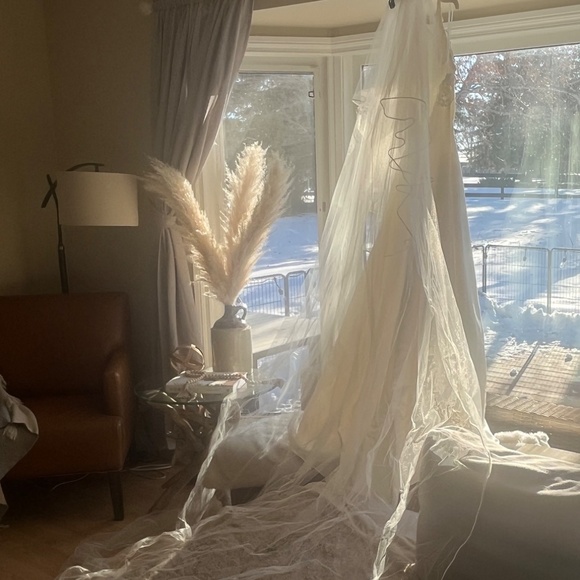 Beautiful Classic Silk Jessica McClintock Wedding Dress - Picture 9 of 9